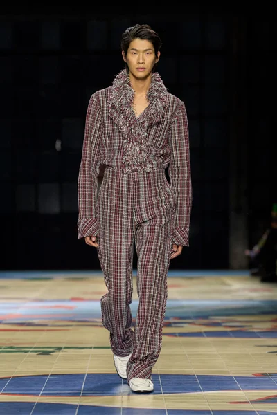 Look 28